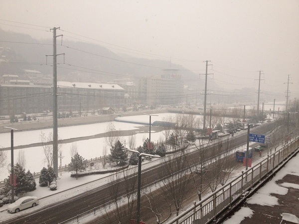 吕梁市滨河路雪景